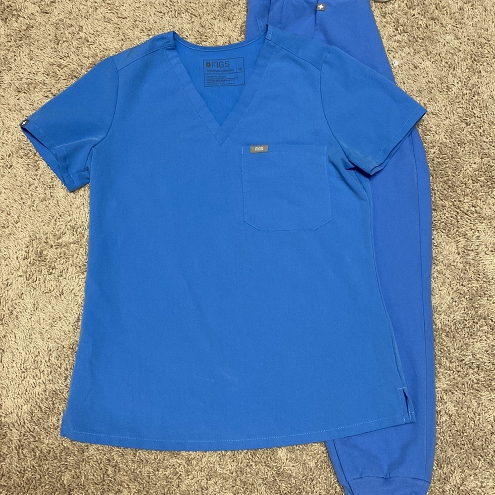 Figs Catalina scrub top and Yola jogger scrub bottoms